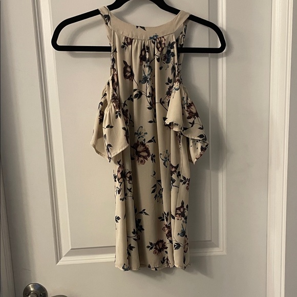 Floral Ruffle Cold Shoulder Top - Picture 2 of 3